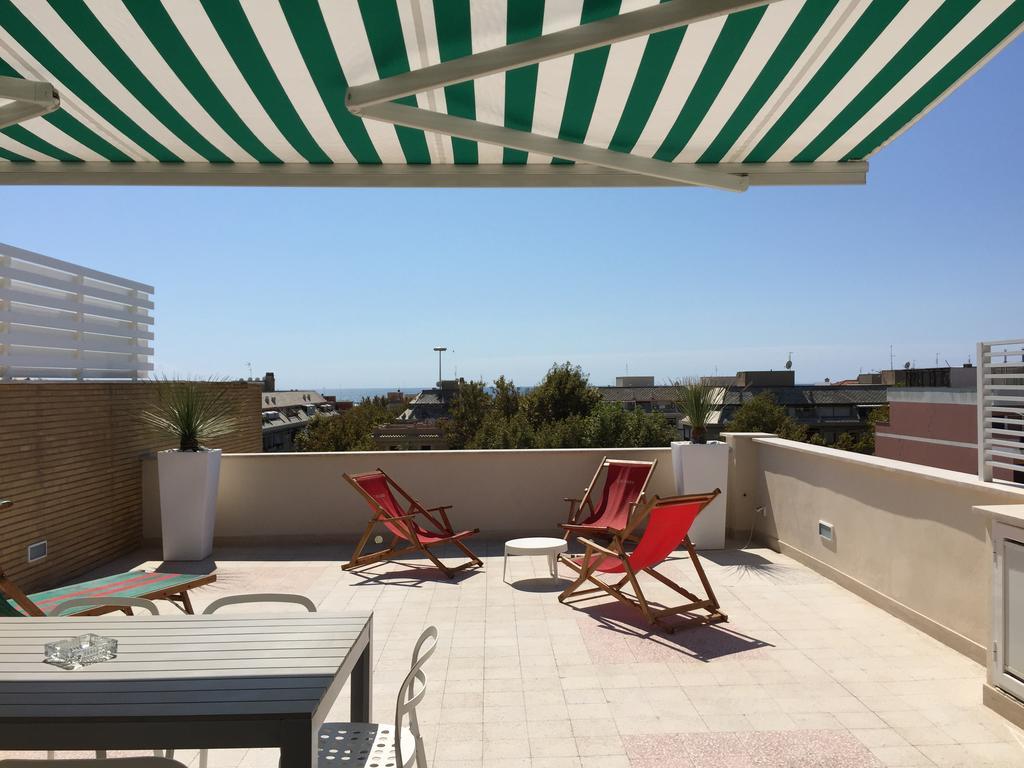 Attico Al Mare Apartment ลิโด ดิ ออสเตีย ภายนอก รูปภาพ