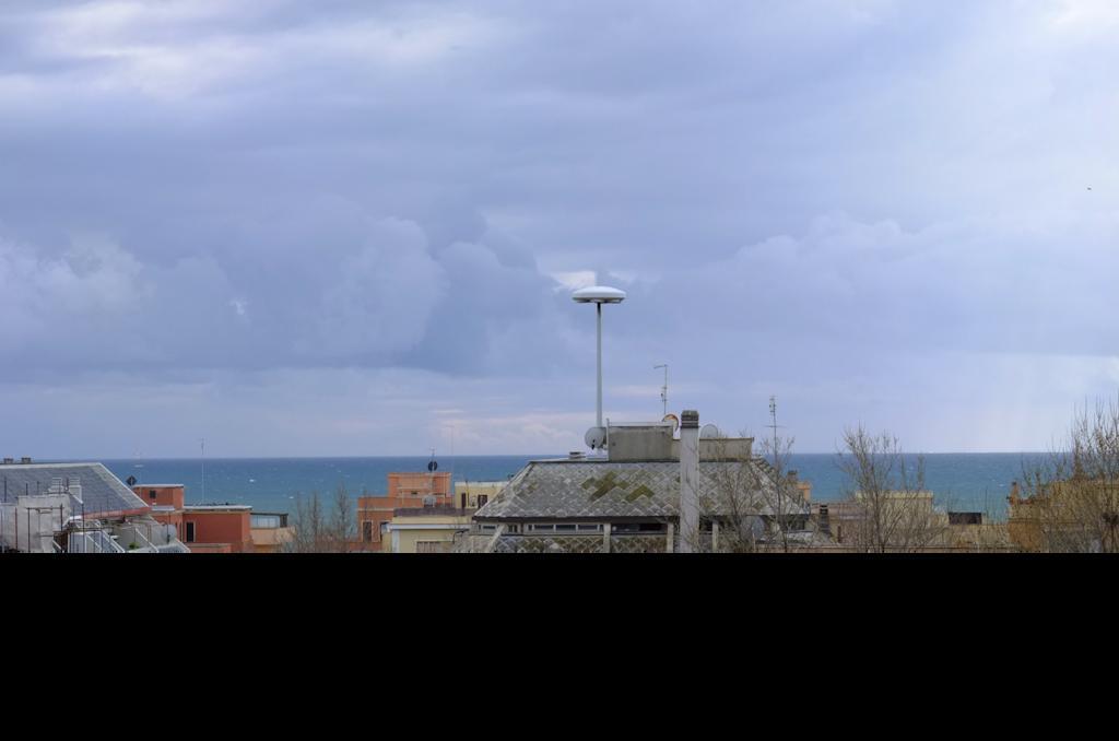 Attico Al Mare Apartment ลิโด ดิ ออสเตีย ภายนอก รูปภาพ